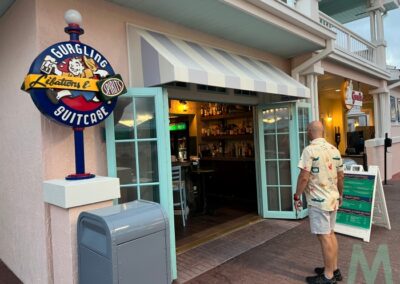 Old Key West Gurgling Suitcase Bar